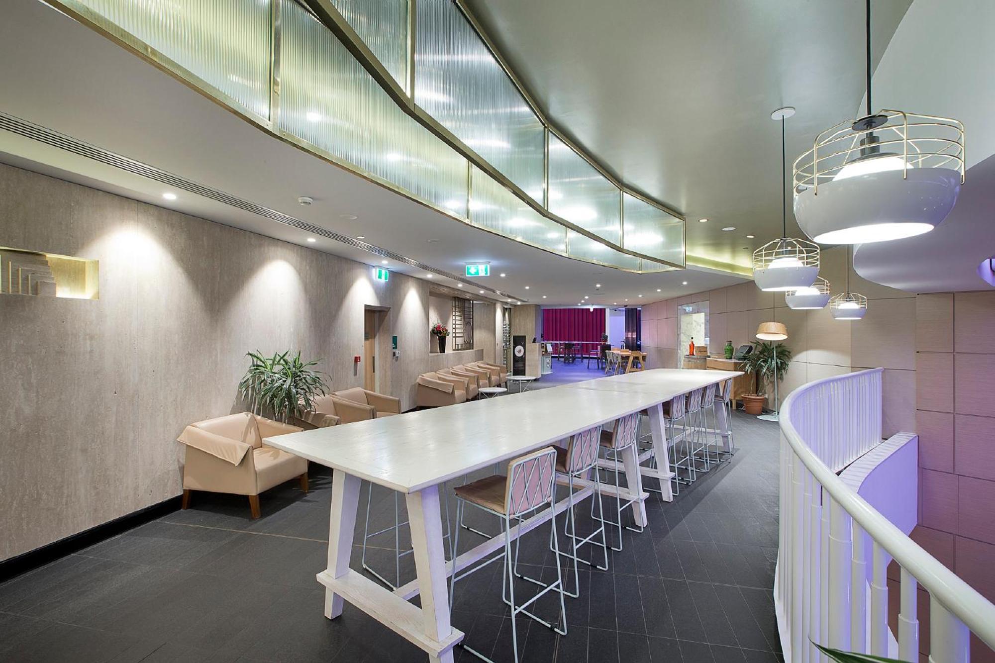 黄金海岸星亿酒店 外观 照片 The Qantas International Lounge at Sydney Airport